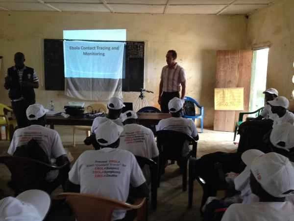 美國將如何遏止伊波拉病毒的傳播：靠傳統的實地考察