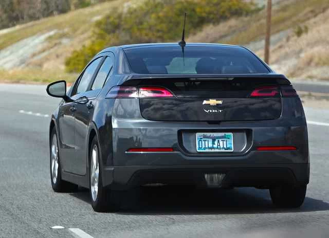 碳氫化合物可能在地球深處由甲烷形成，而非動物遺骸。