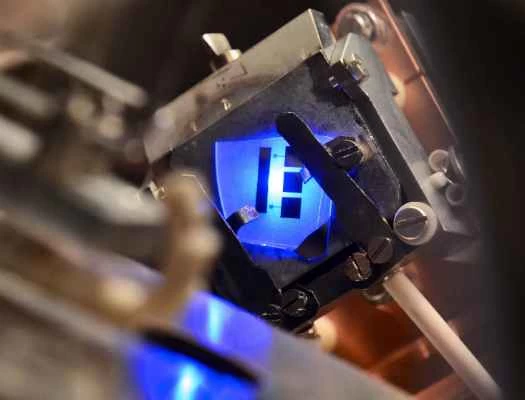 我們終於弄清楚LED燈泡效率低的原因