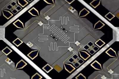 量子處理器計算得出 15 = 3×5（準確率接近 50%！）