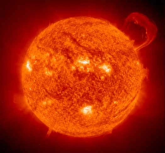 人離太陽多近才能存活？